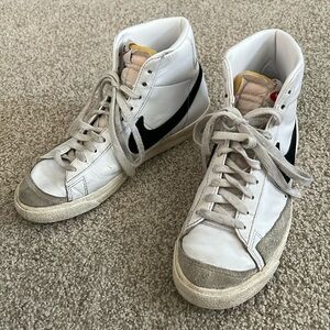 NIKE Blazer mid 77 size 9